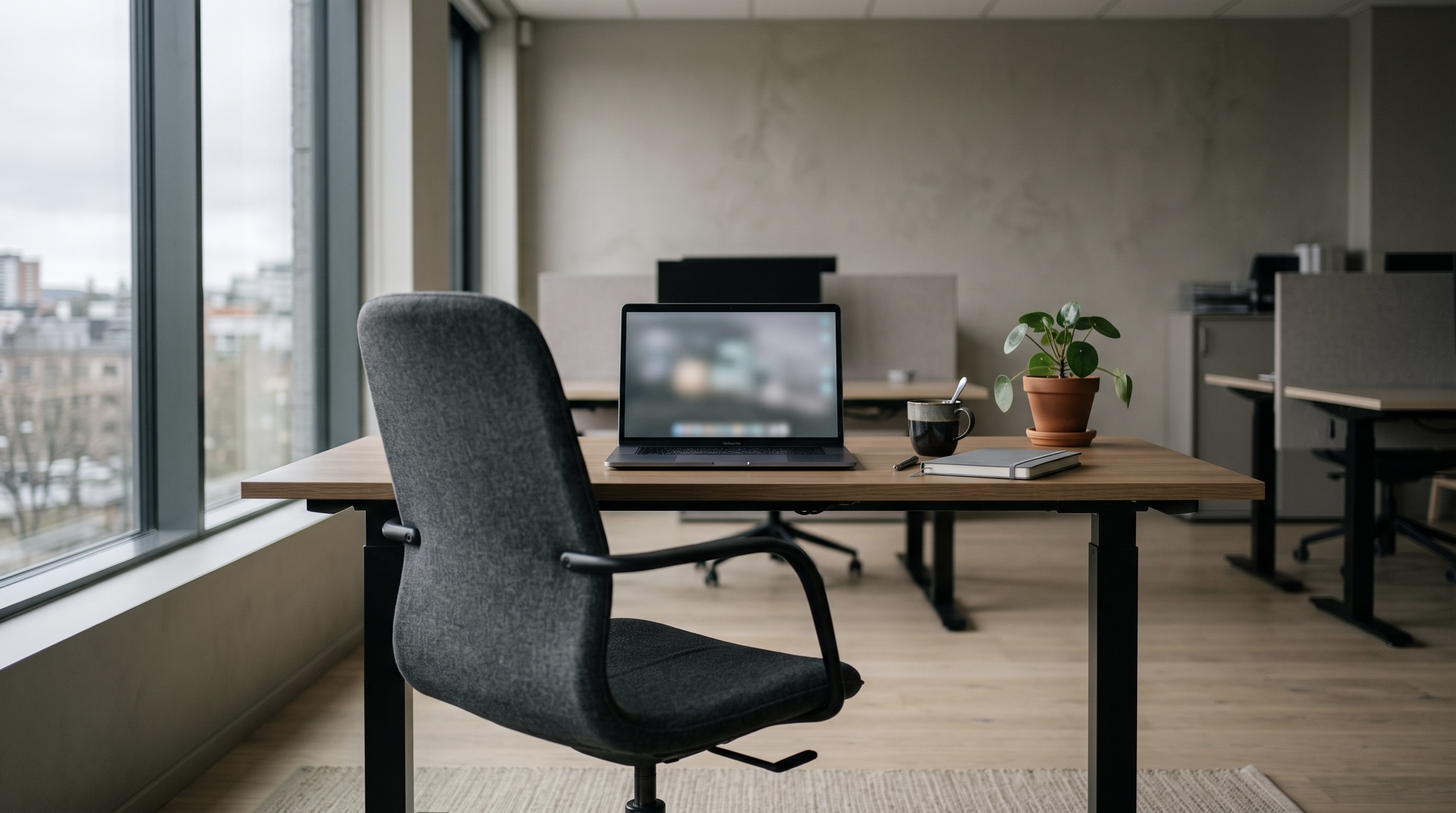 Een leeg bureau dat een vastgelopen, onbeheerd affiliateprogramma voorstelt