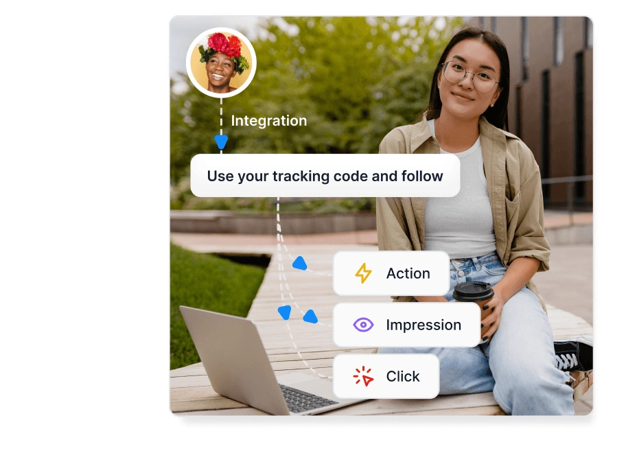 Stockfoto van een vrouw aan de telefoon, naast een eenvoudige illustratie die laat zien hoe Post Affiliate Pro werkt, samen met verschillende bekroonde badges.